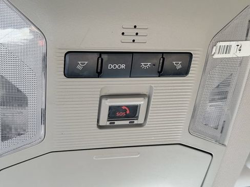 Used 2022 Toyota RAV4 LE AWD/4WD image 18