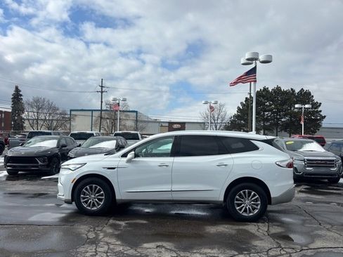 Certified 2023 Buick Enclave Essence image 8