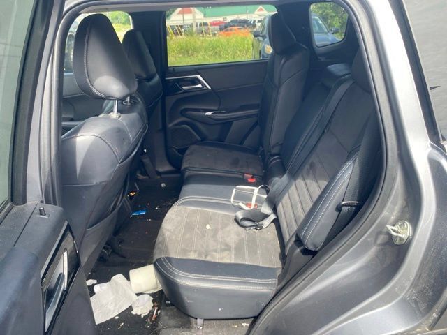 Used 2024 Mitsubishi Outlander AWD image 13