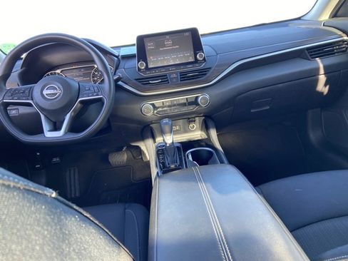 Used 2024 Nissan Altima 2.5 SV image 14