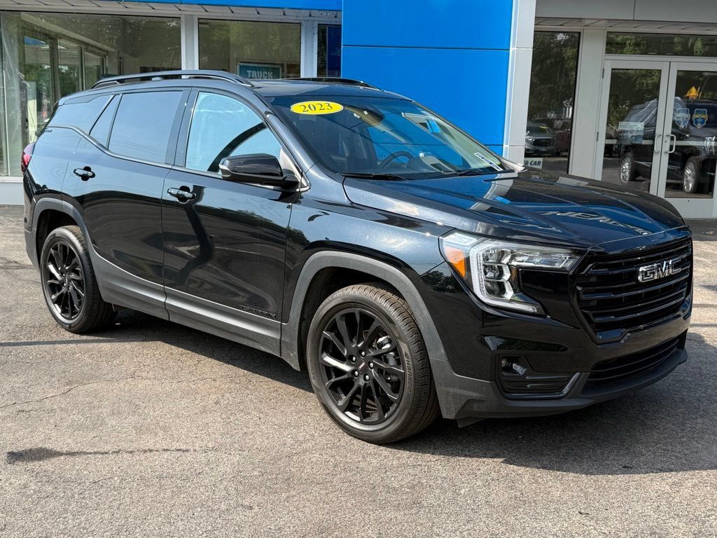 Used 2023 GMC Terrain SLT w/ Elevation Edition AWD/4WD image 3
