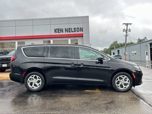 Used 2024 Chrysler Pacifica Limited w/ Uconnect Theater Family Group AWD/4WD image 12