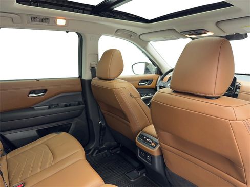 Used 2024 Nissan Pathfinder Platinum w/ Cargo Package image 45