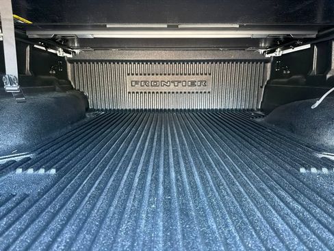 Used 2025 Nissan Frontier SV w/ Tow Package RWD image 7