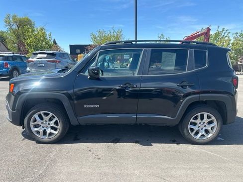 Used 2018 Jeep Renegade Latitude w/ Popular Equipment Group AWD/4WD image 6