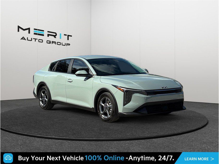 Used 2025 Kia K4 FWD image 1