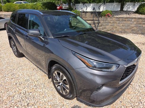 Used 2021 Toyota Highlander XLE AWD/4WD image 10