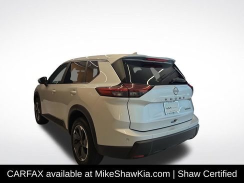 Used 2024 Nissan Rogue SV AWD/4WD image 4