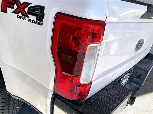 Used 2019 Ford F250 Lariat w/ Chrome Package image 13