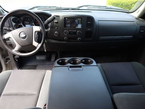 Used 2009 Chevrolet Silverado 2500 LT w/ Interior Plus Package AWD/4WD image 18