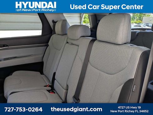 Certified 2025 Hyundai Palisade SE FWD image 16