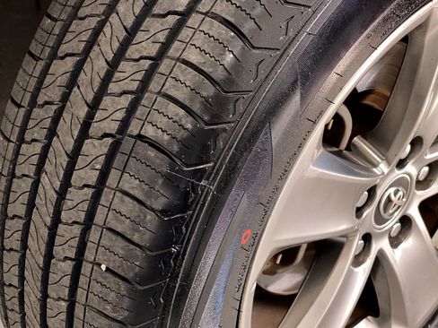 Used 2015 Toyota RAV4 XLE image 13