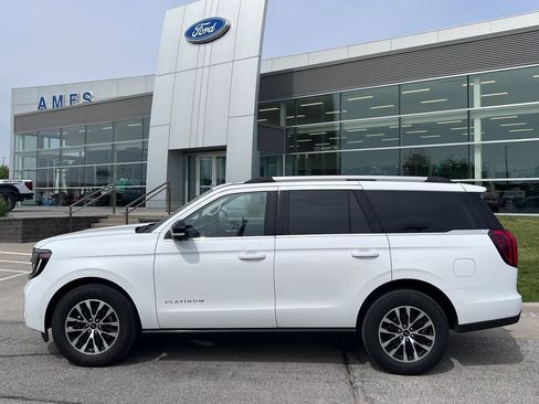 Certified 2025 Ford Expedition Platinum AWD/4WD image 3