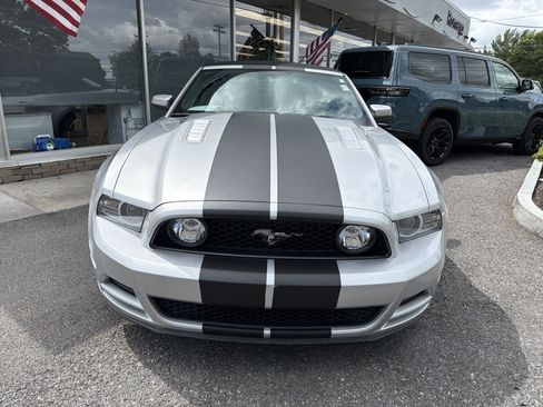 Used 2014 Ford Mustang GT Premium w/ Comfort Package RWD image 3