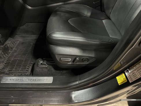 Used 2022 Toyota Highlander Limited AWD/4WD image 25