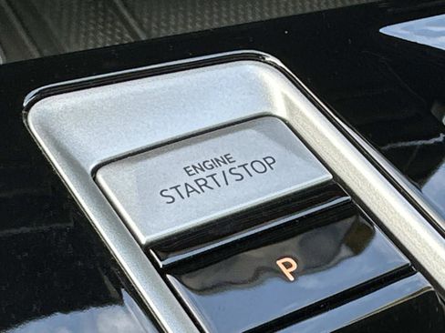 Used 2025 Volkswagen Atlas SEL image 29