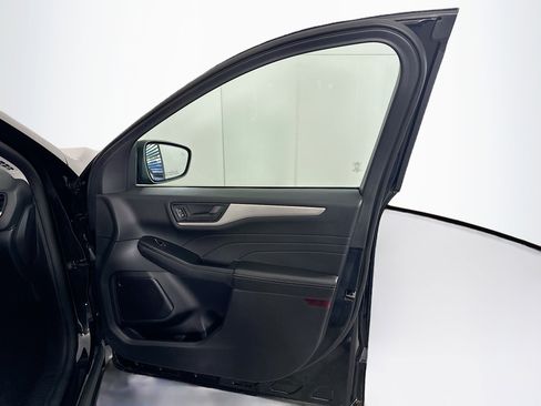 Used 2022 Ford Escape SE w/ SE Sport Appearance Package image 31