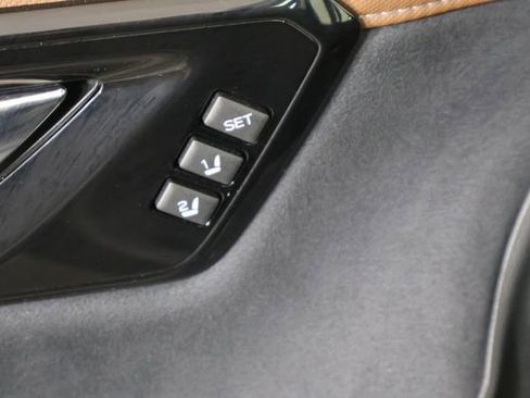 Used 2025 Subaru Forester Touring image 27