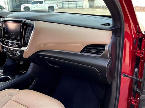 Used 2022 Chevrolet Traverse Premier image 15