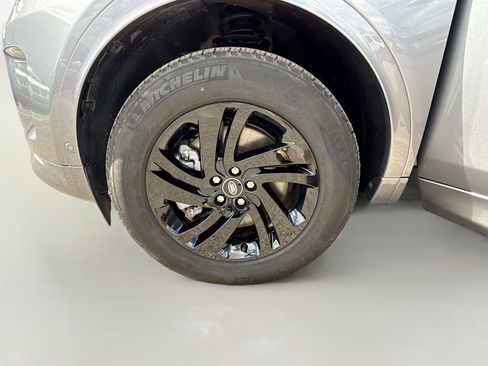 Used 2025 Land Rover Discovery Sport S image 33