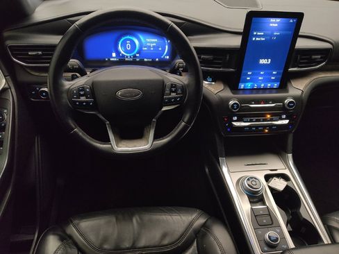 Used 2020 Ford Explorer Platinum w/ Premium Technology Package image 22