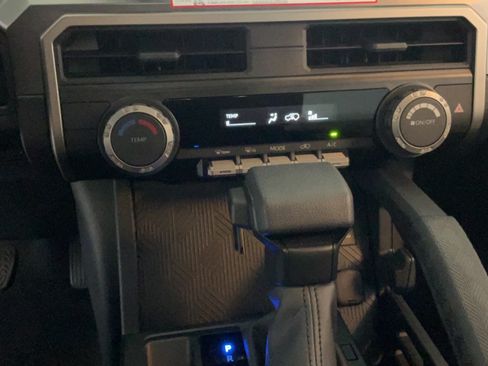 Certified 2025 Toyota 4Runner SR5 AWD/4WD image 16