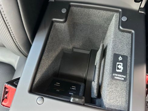 Certified 2025 Porsche Macan image 29