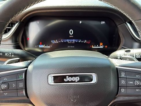 Used 2024 Jeep Grand Cherokee Altitude AWD/4WD image 12
