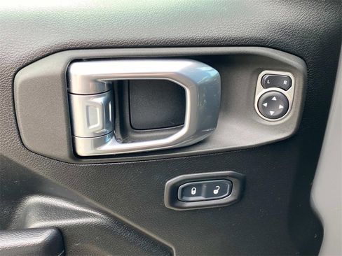 Used 2021 Jeep Wrangler Willys image 13
