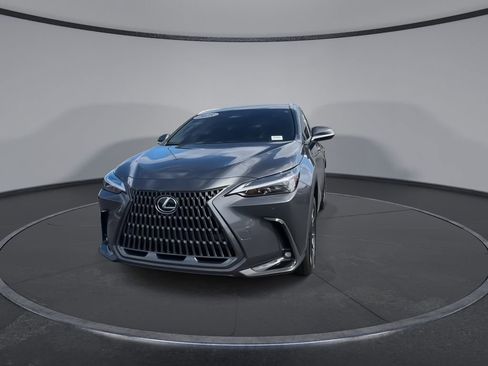 Used 2025 Lexus NX 250 FWD w/ Towing Package (2000 Lbs) image 4