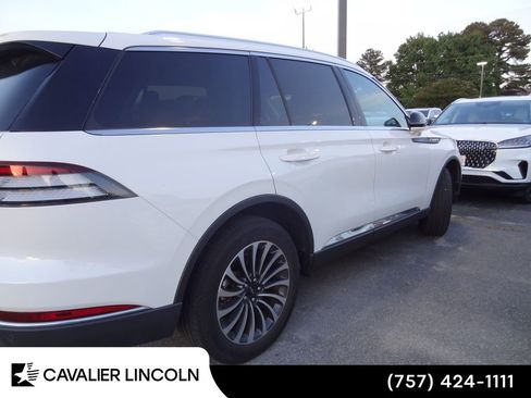 Used 2023 Lincoln Aviator AWD w/ Premium Package image 3