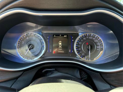 Used 2016 Chrysler 200 Limited FWD image 27