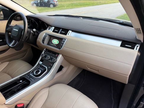 Used 2016 Land Rover Range Rover Evoque SE Premium image 27