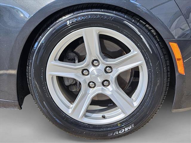 Used 2017 Chevrolet Camaro LT RWD image 9