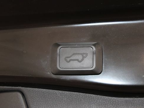Used 2020 Toyota RAV4 XLE Premium AWD/4WD image 27