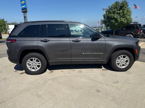 Used 2025 Jeep Grand Cherokee Laredo AWD/4WD image 4