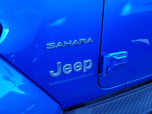 Used 2023 Jeep Wrangler Unlimited Sahara w/ Cold Weather Group image 24