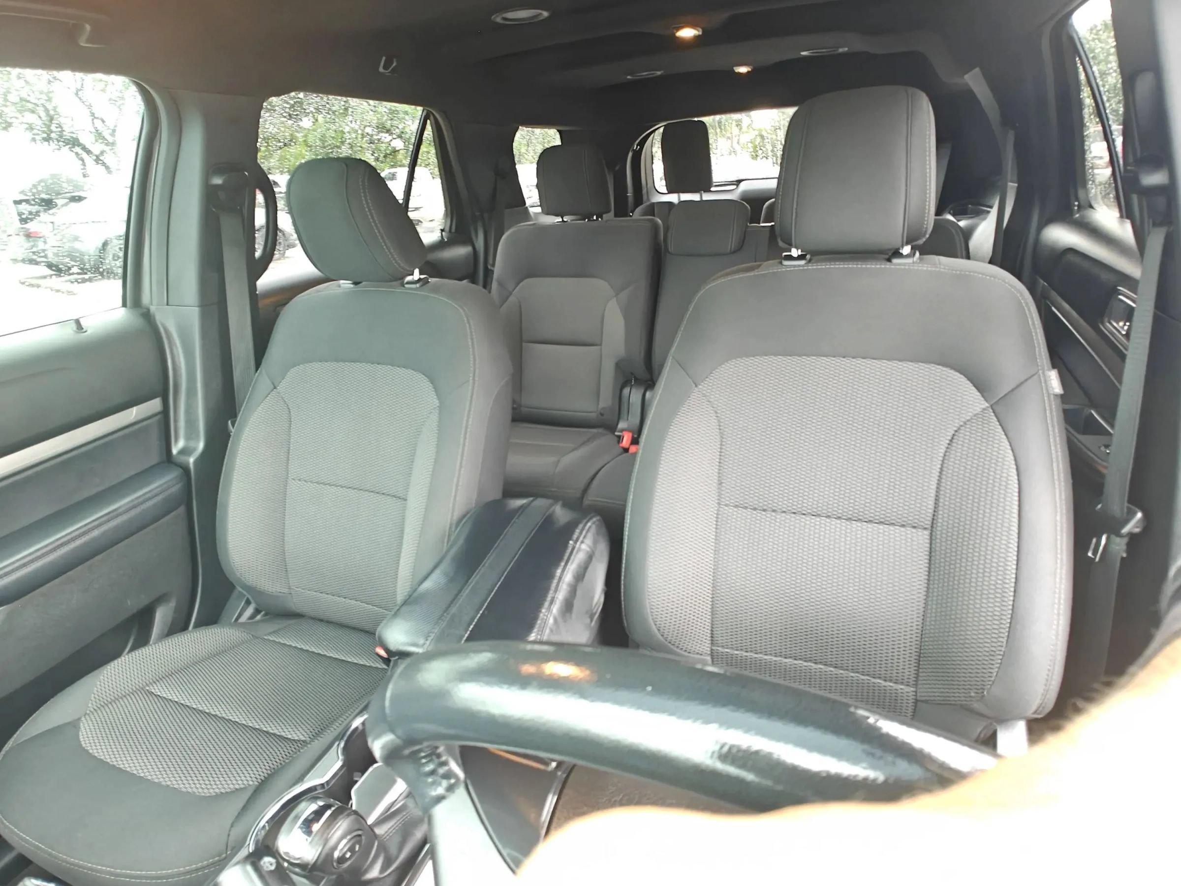 Used 2018 Ford Explorer XLT w/ Class II Trailer Tow Package FWD image 31