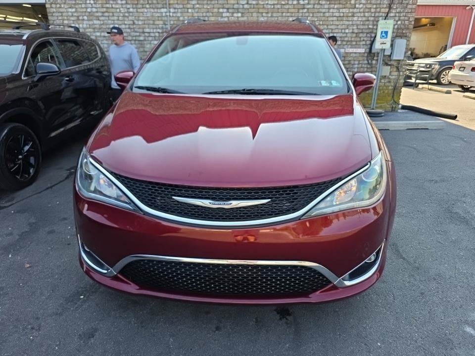 Used 2020 Chrysler Pacifica Touring-L Plus w/ Tire & Wheel Group FWD image 2
