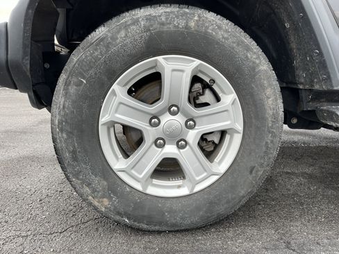 Used 2020 Jeep Wrangler Sport image 10