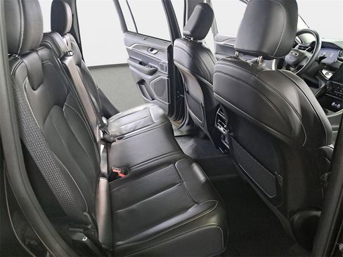 Certified 2022 Jeep Grand Cherokee Limited w/ Luxury Tech Group II image 11