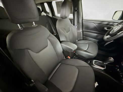 Used 2023 Jeep Renegade Latitude AWD/4WD image 34