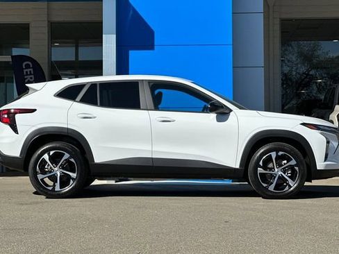 New 2026 Chevrolet Trax RS w/ Sunroof Package FWD image 4