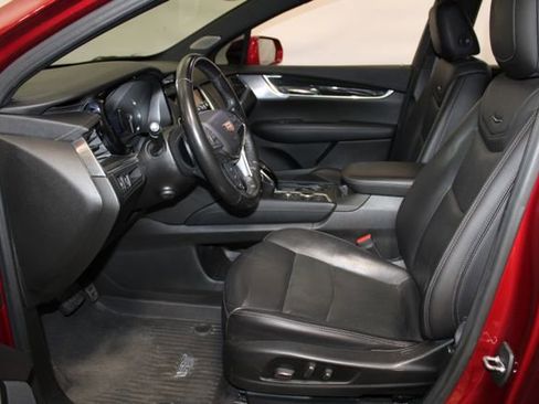 Used 2020 Cadillac XT5 Premium Luxury AWD/4WD image 4