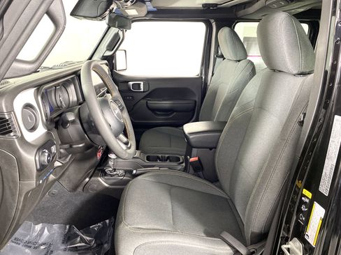 Used 2024 Jeep Wrangler Unlimited AWD/4WD image 15