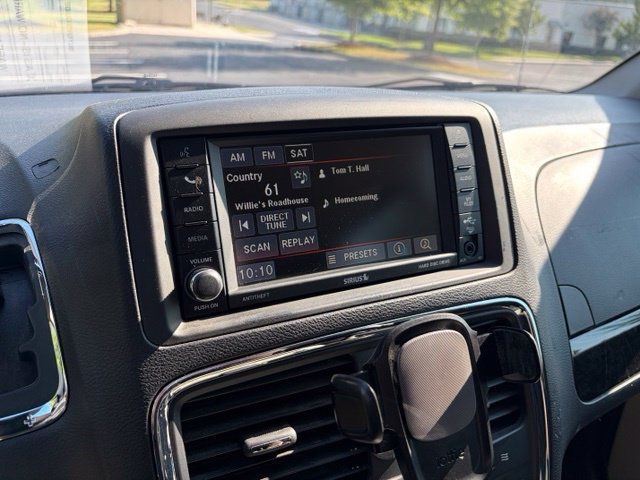Used 2016 Dodge Grand Caravan SXT w/ UConnect Hands-Free Group FWD image 34