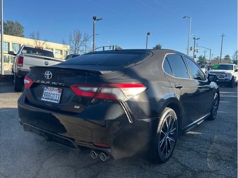 Used 2022 Toyota Camry SE image 8