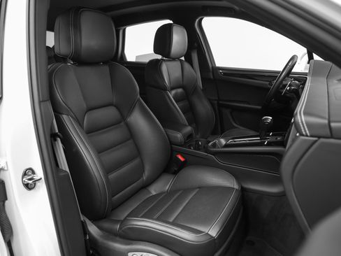 Certified 2023 Porsche Macan image 21