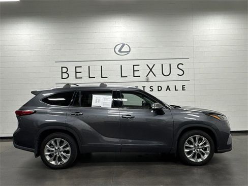 Used 2020 Toyota Highlander Limited image 2