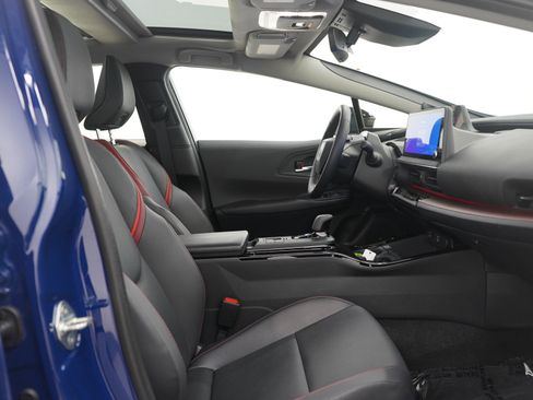 Used 2026 Toyota Prius Plug-In Hybrid image 11